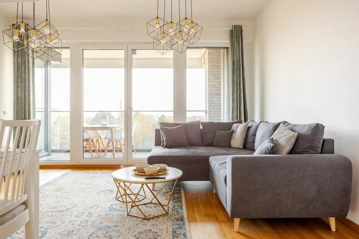 Hj 18 By Rockchair L Superhost Status L Super Flat, 2 Bedrooms 2 Bathrooms Balcony Elevator Welcomes You! * Berlijn