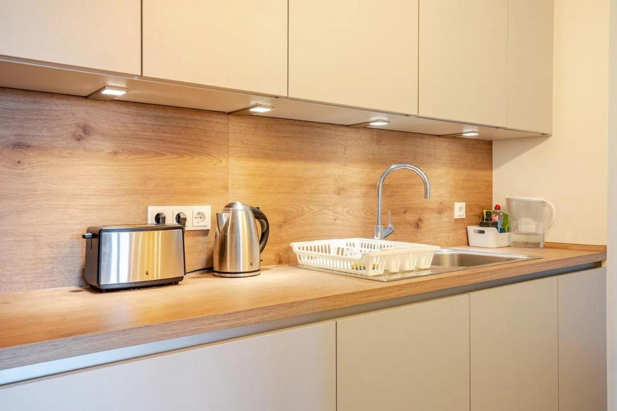 Appartement Hj 18 By Rockchair L Superhost Status L Super Flat, 2 Bedrooms 2 Bathrooms Balcony Elevator Welcomes You! *