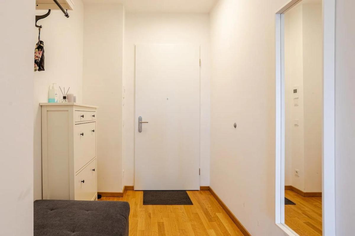 Hj 18 By Rockchair L Superhost Status L Super Flat, 2 Bedrooms 2 Bathrooms Balcony Elevator Welcomes You! Appartement *