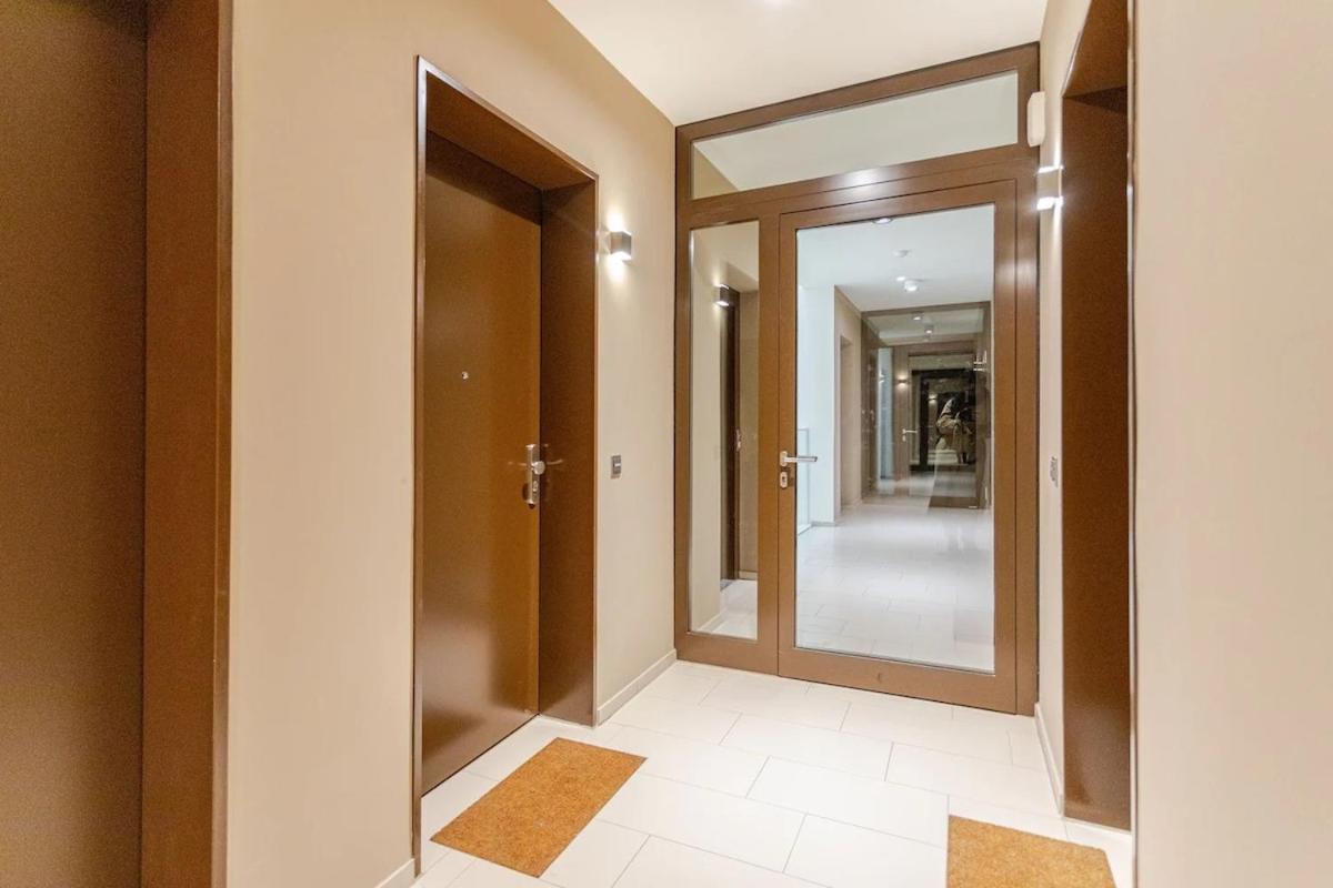 Hj 18 By Rockchair L Superhost Status L Super Flat, 2 Bedrooms 2 Bathrooms Balcony Elevator Welcomes You! Appartement