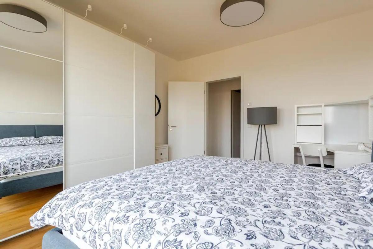 Hj 18 By Rockchair L Superhost Status L Super Flat, 2 Bedrooms 2 Bathrooms Balcony Elevator Welcomes You! Appartement *