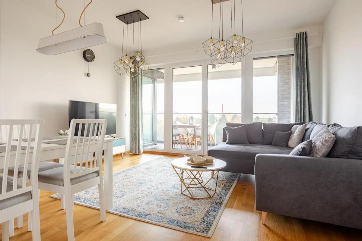 Hj 18 By Rockchair L Superhost Status L Super Flat, 2 Bedrooms 2 Bathrooms Balcony Elevator Welcomes You! Appartement Berlijn