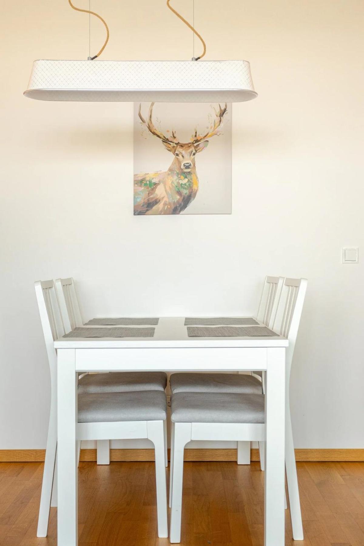 Hj 18 By Rockchair L Superhost Status L Super Flat, 2 Bedrooms 2 Bathrooms Balcony Elevator Welcomes You!