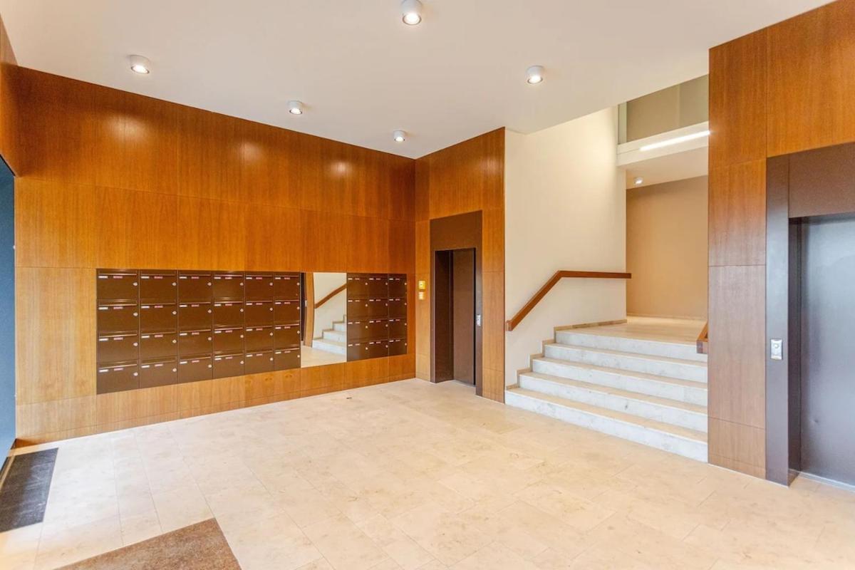 Hj 18 By Rockchair L Superhost Status L Super Flat, 2 Bedrooms 2 Bathrooms Balcony Elevator Welcomes You! Appartement