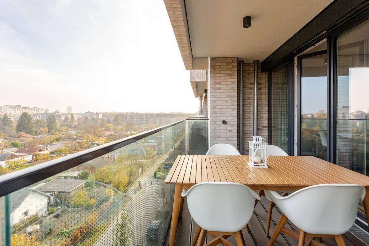 Hj 18 By Rockchair L Superhost Status L Super Flat, 2 Bedrooms 2 Bathrooms Balcony Elevator Welcomes You! * Berlijn