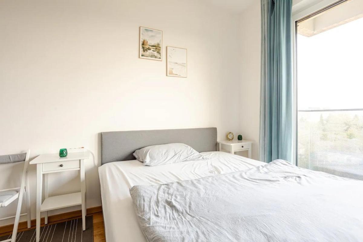 Hj 18 By Rockchair L Superhost Status L Super Flat, 2 Bedrooms 2 Bathrooms Balcony Elevator Welcomes You!