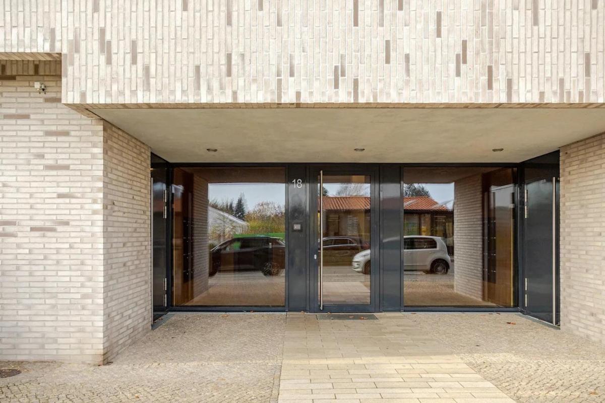 Hj 18 By Rockchair L Superhost Status L Super Flat, 2 Bedrooms 2 Bathrooms Balcony Elevator Welcomes You! Appartement *