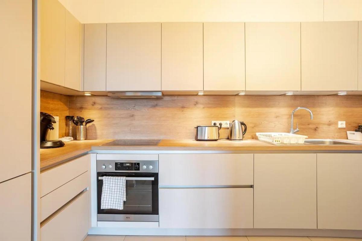 Appartement Hj 18 By Rockchair L Superhost Status L Super Flat, 2 Bedrooms 2 Bathrooms Balcony Elevator Welcomes You! *
