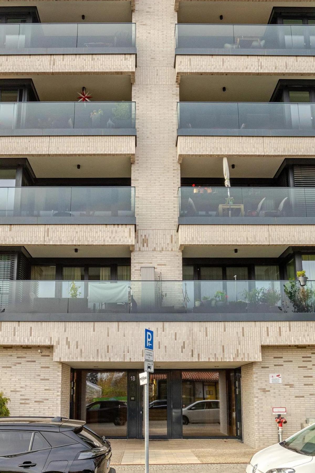 Appartement Hj 18 By Rockchair L Superhost Status L Super Flat, 2 Bedrooms 2 Bathrooms Balcony Elevator Welcomes You! Berlijn